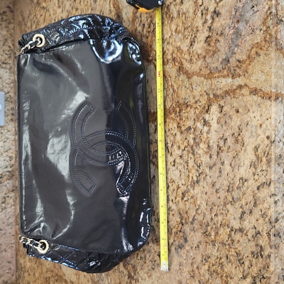 Chanel black patent rock & chain. Authentic. In excellent condition. - Picture 8 of 11